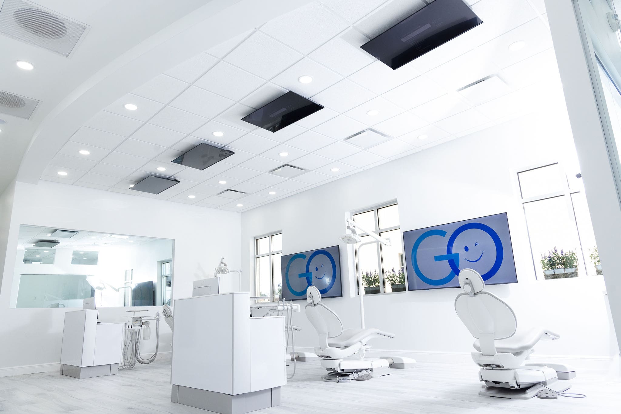 Dental treatment room with equipment